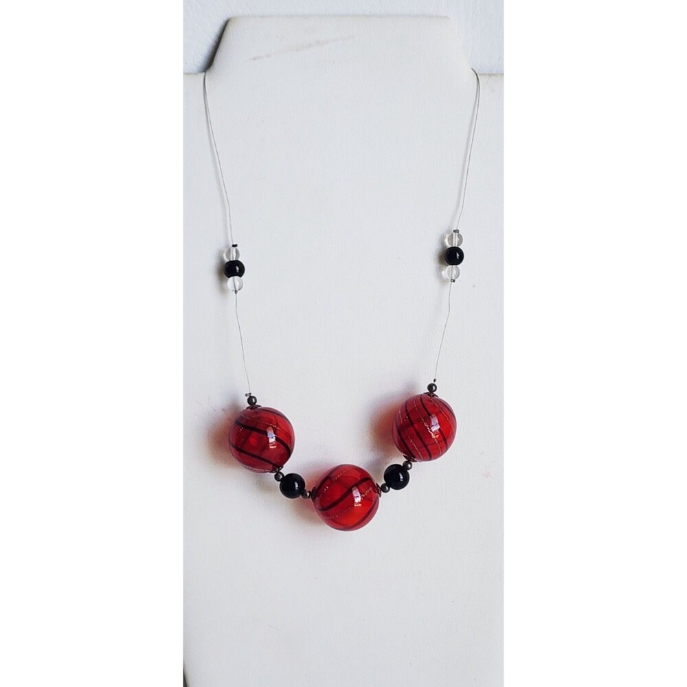 Vintage Red & Black Chunky Glass Bead Fish Wire Necklace 21"